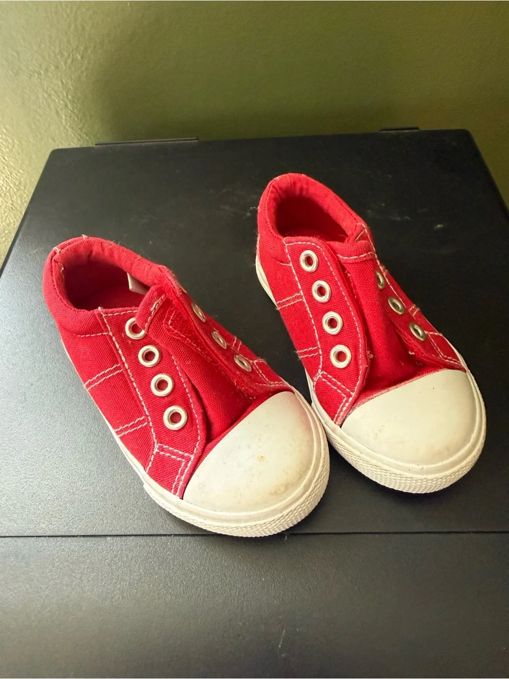 Cat & Jack Canvas Kids Slip-On Sneakers - Size 5